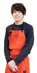 イズミの介護施設で働く笑顔のスタッフ