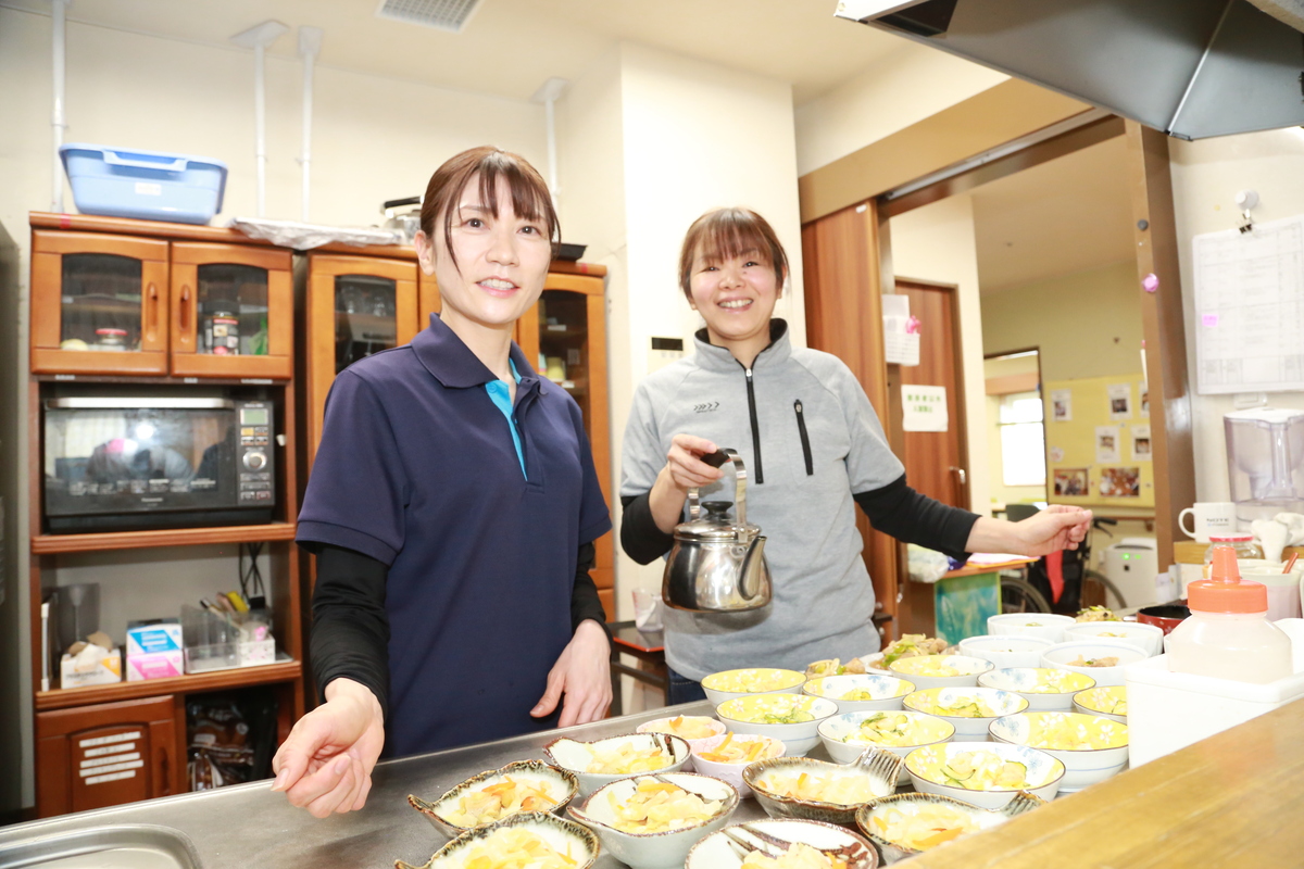 スタッフが一つ一つ心を込めて作る食事は、栄養バランスと美味しさを追求し、毎日の健康をサポートします。